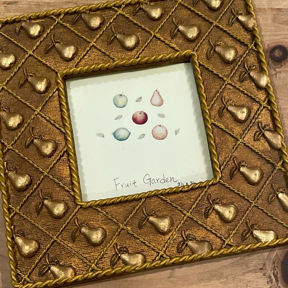 Fruit Garden Embossed gold scroll pear frame 3-1/2 x 3-1/2 - Picture 4 of 4